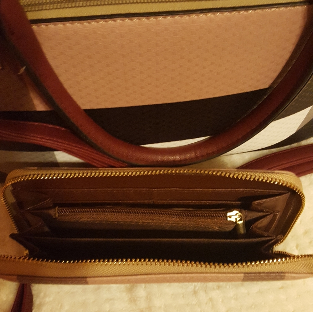 Multicolored Checkered Handbag. - Picture 4 of 8